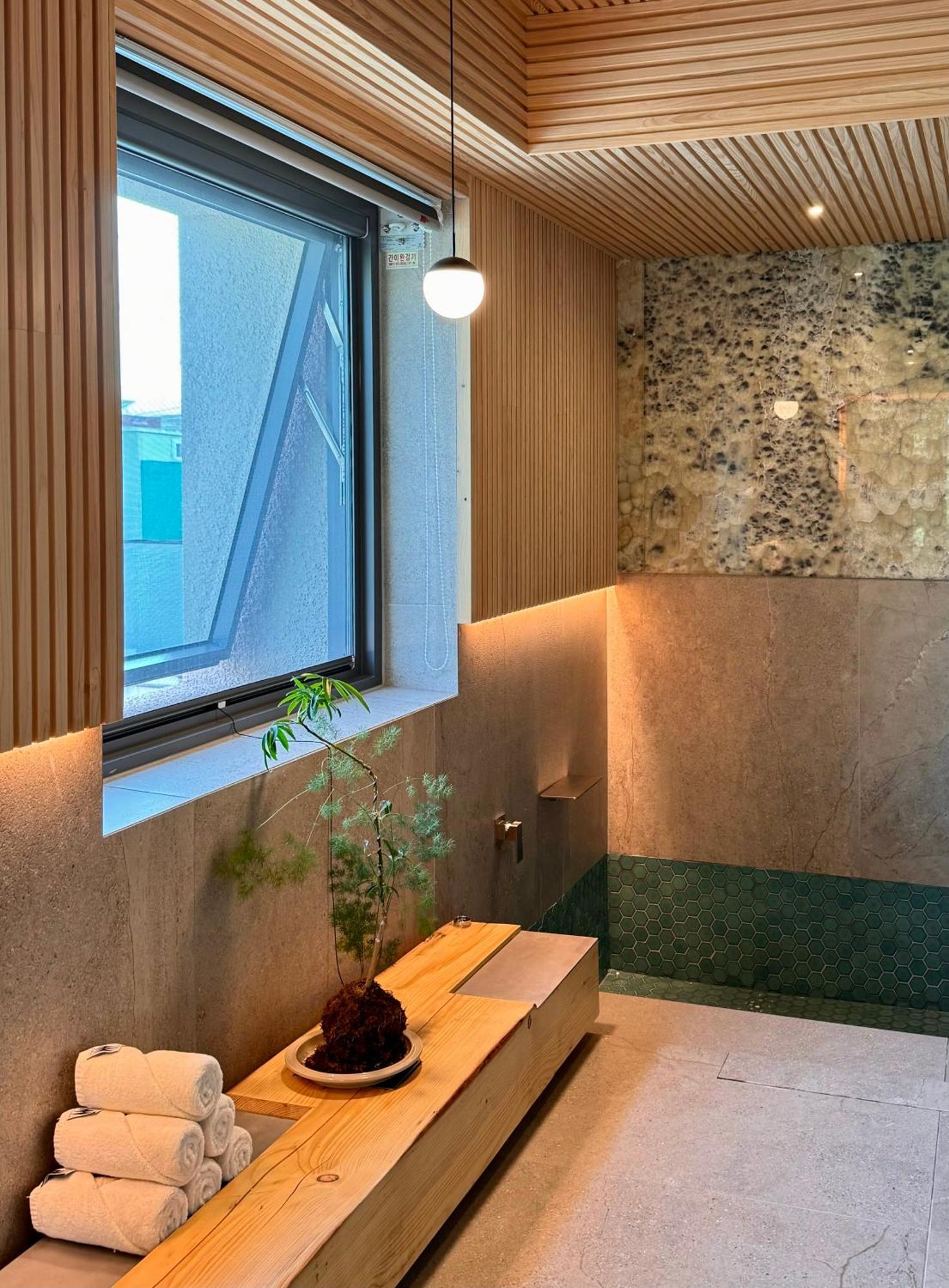 Pbr7 Hotel Unusual Stay Gyeongju Exterior photo